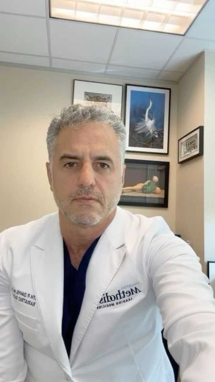 Dr. Carlos Uribe